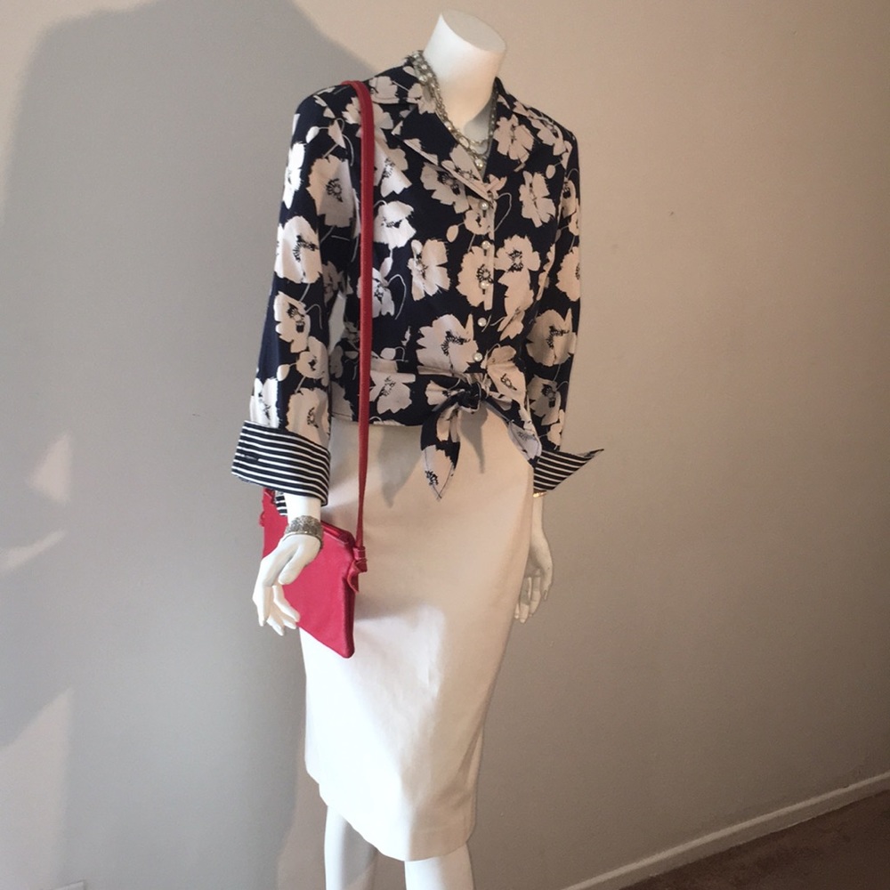 Jones NY blouse w/Banana Rep. white linen skirt...(sold separately)..